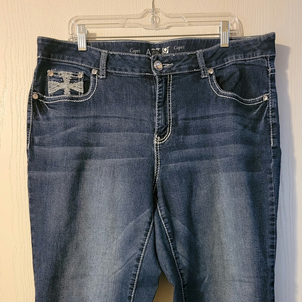 APT. 9 Embelleshed Capri Jeans Sz 16W